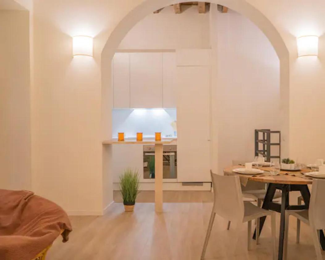 The Garibaldi B Intrho Apartment