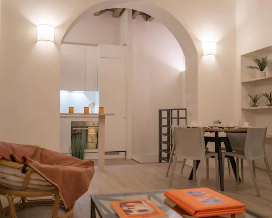The Garibaldi B Intrho Apartment *