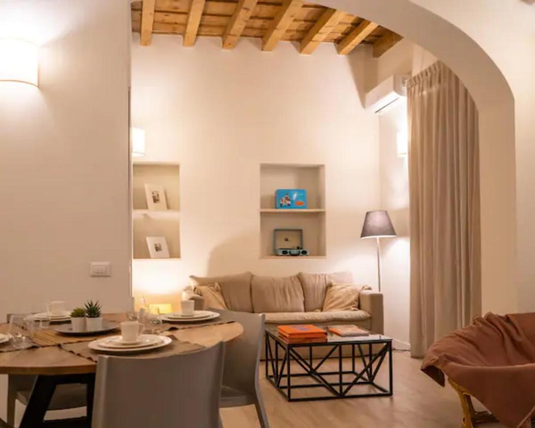 The Garibaldi B Intrho Apartment