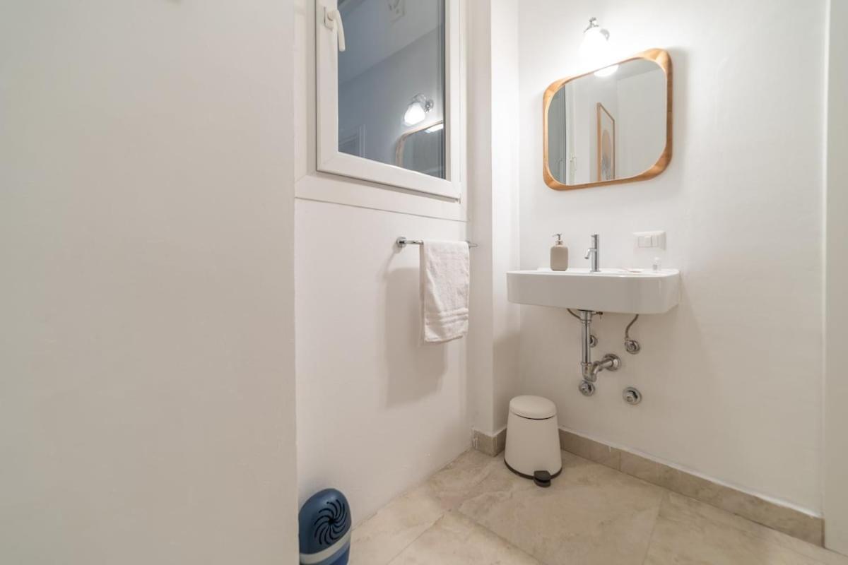 The Garibaldi B Intrho Apartment