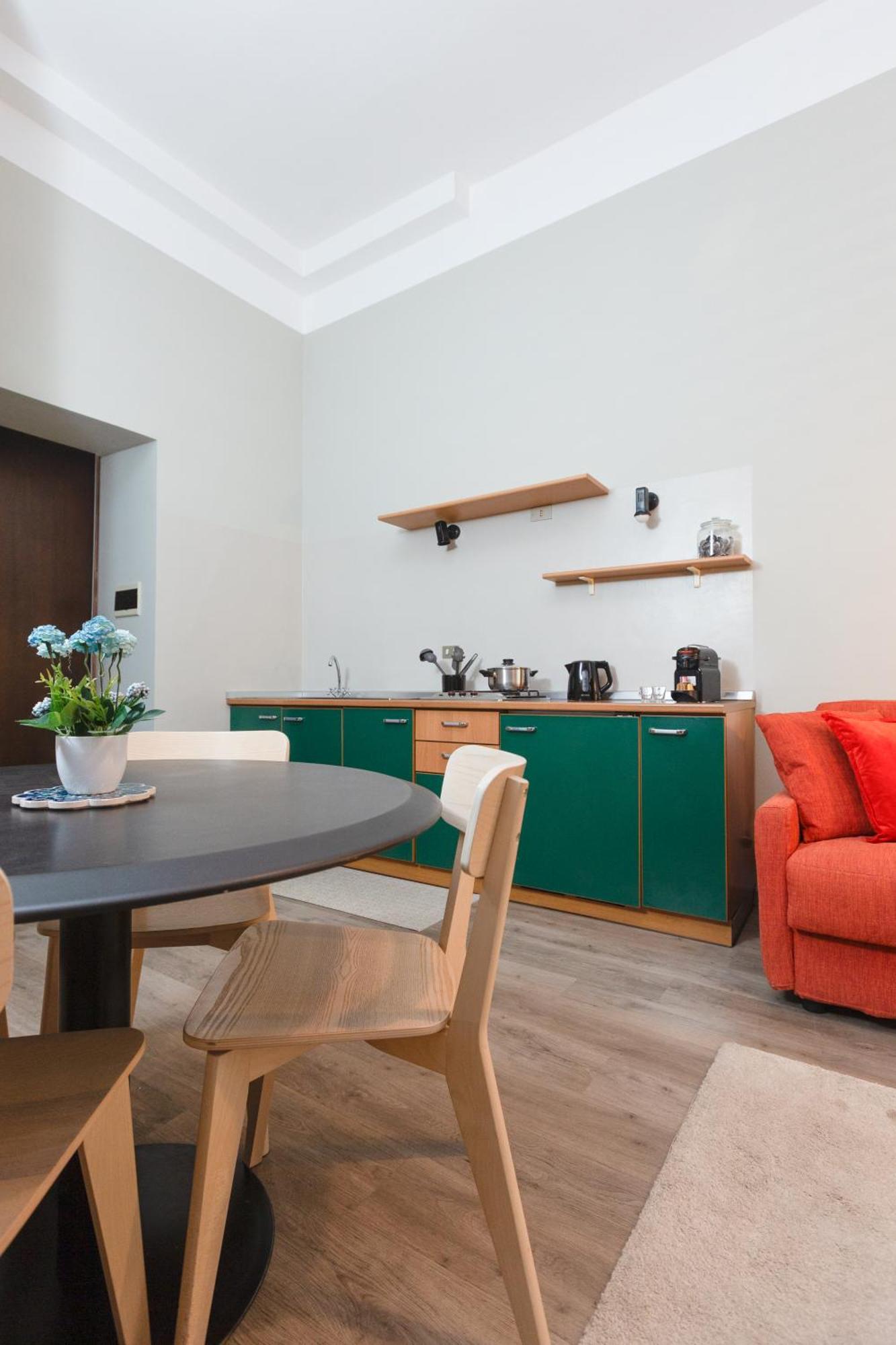Da Laura - Center - M1 Station Apartment Milan