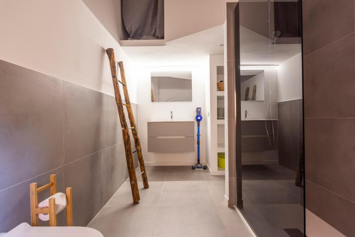 15th-century Apt, City-mxp Train Milão