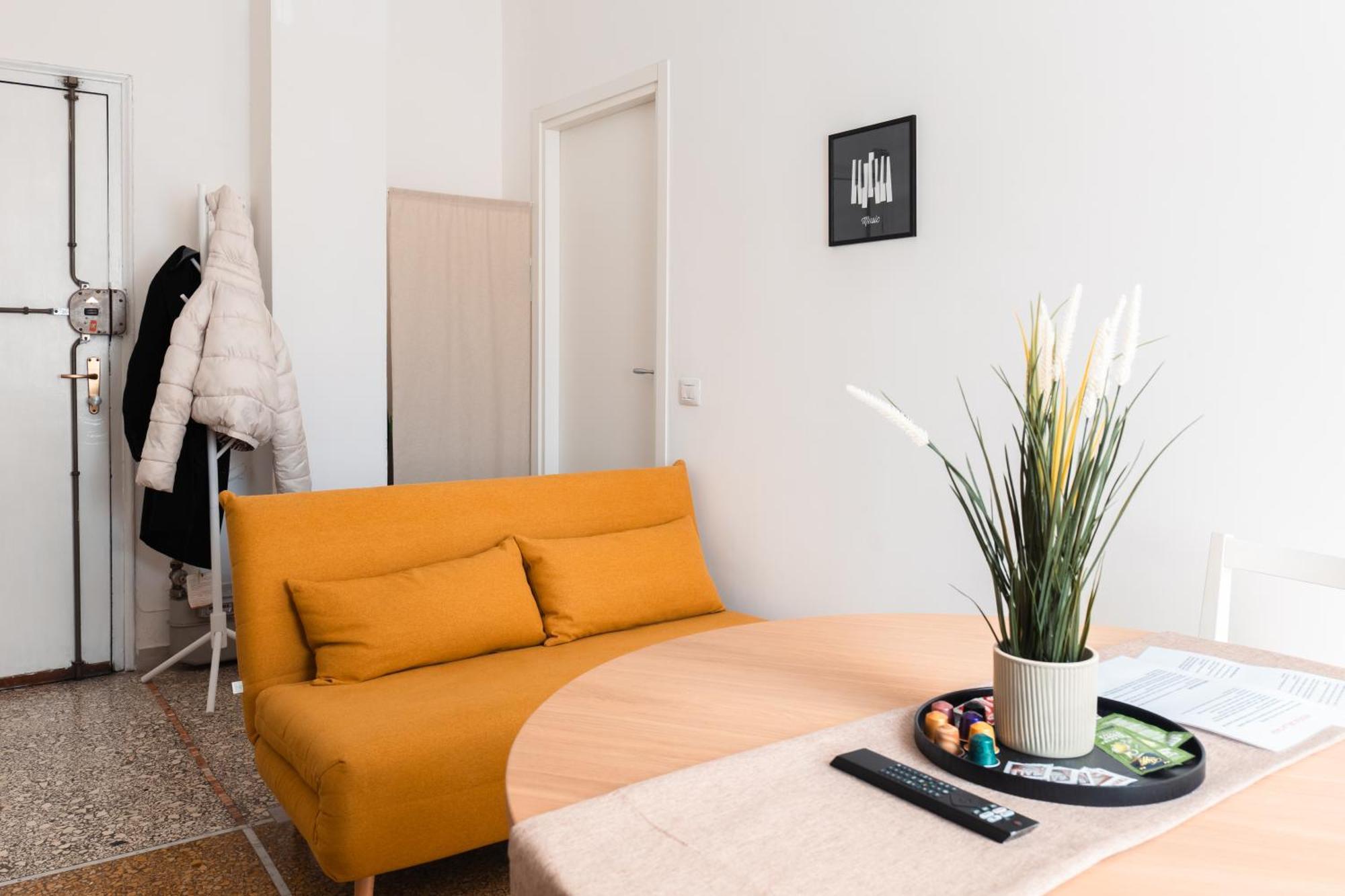 'music Home' 15mincentral Station - Forum Assago - Duomo Milan