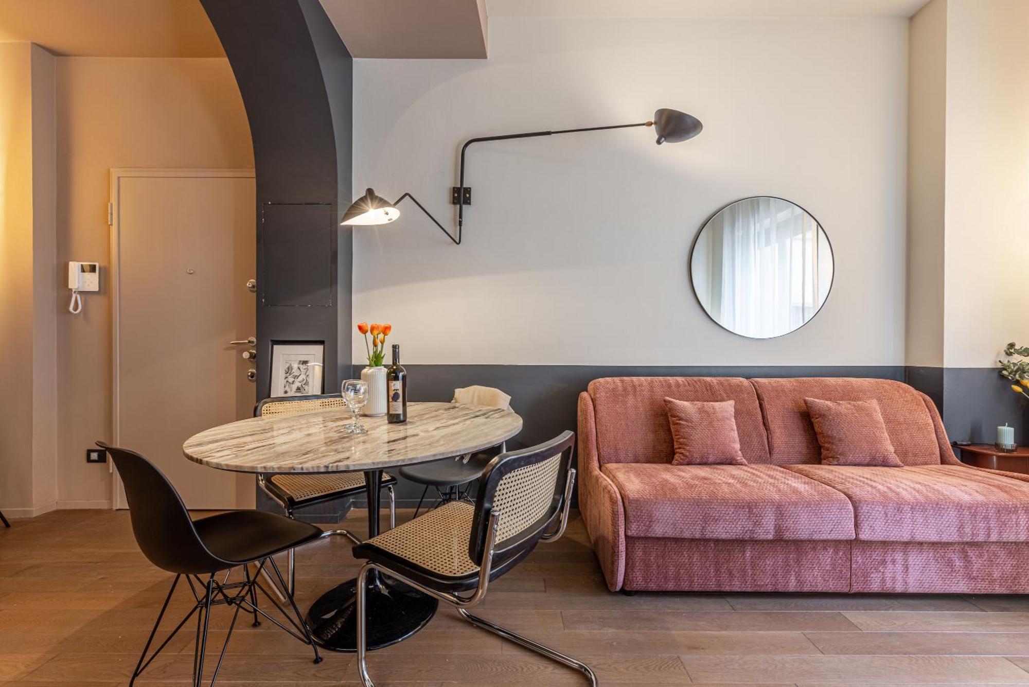 Zuretti Modern Comfort Near Station Apartment *