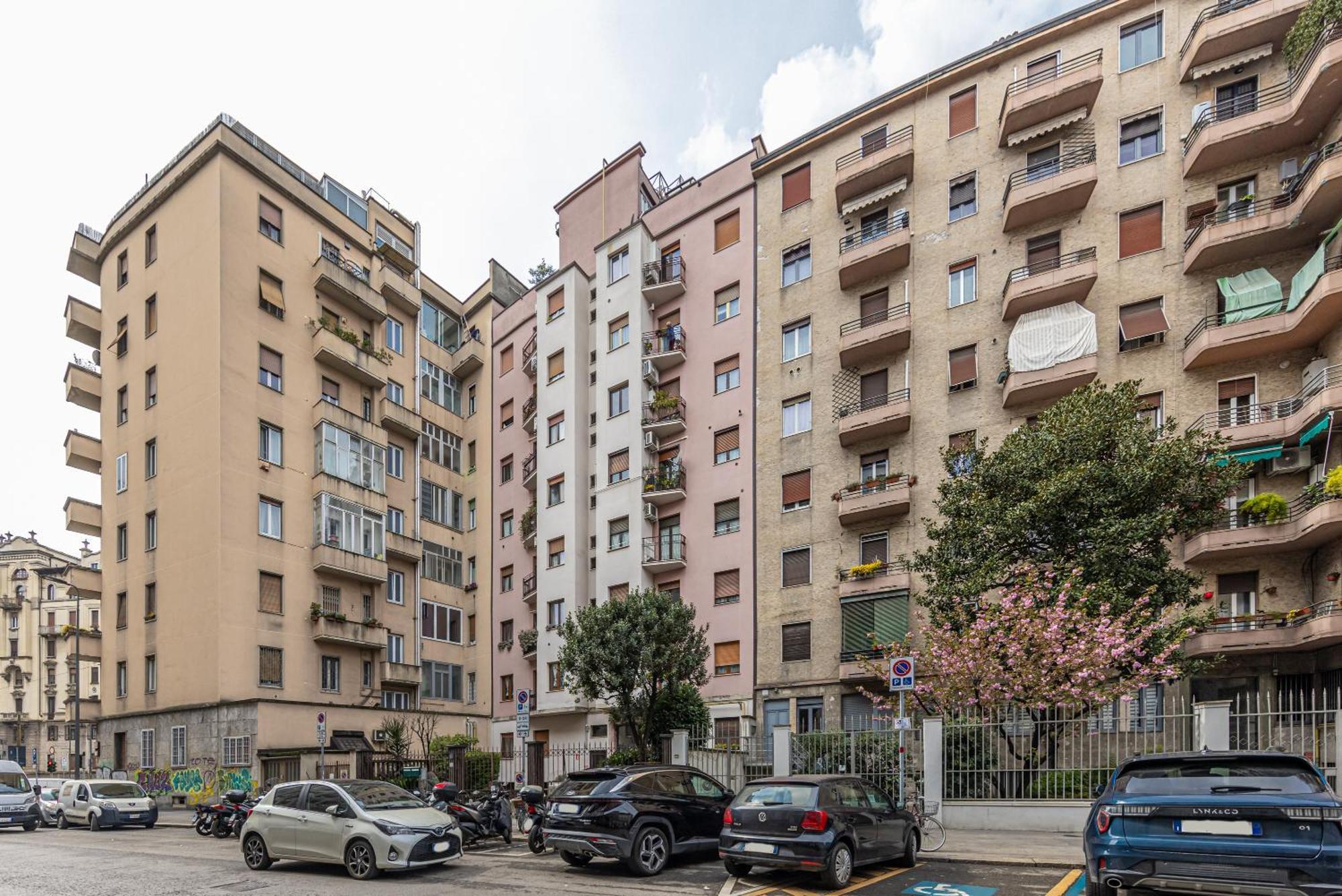Zuretti Modern Comfort Near Station Apartment Milan