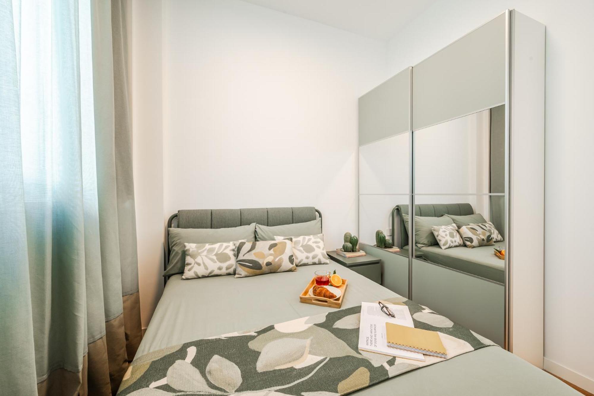 The Golden Retreat - San Babila Duomo Apartment