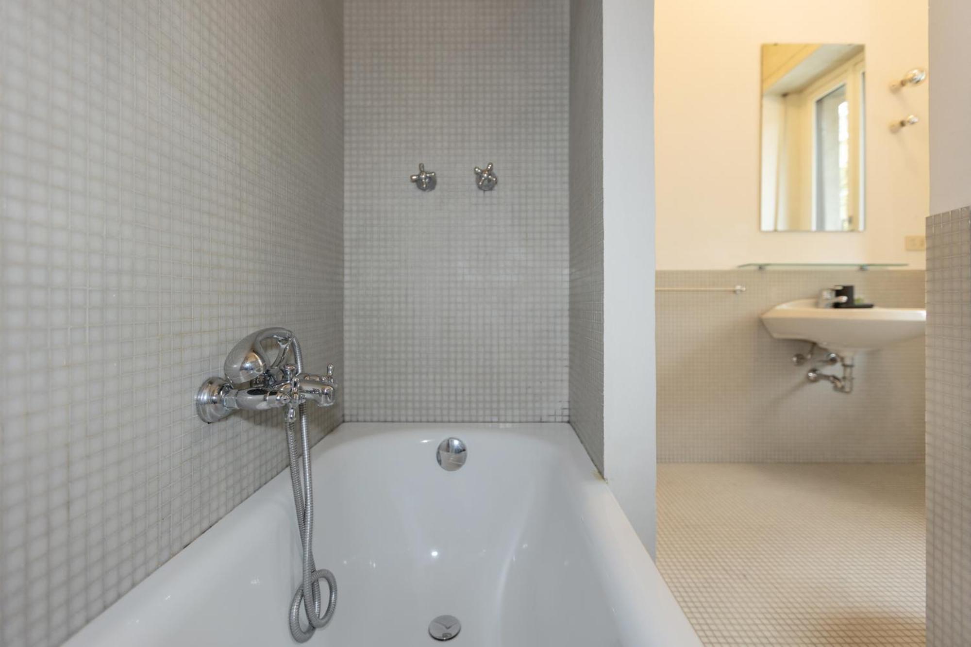 One Bedroom Of Comfort And Style In The Heart Of Milan