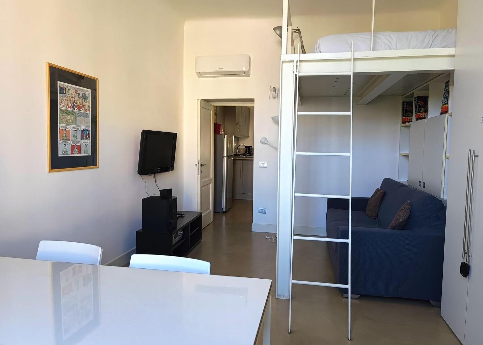 Youhosty - Navigli View Apartment