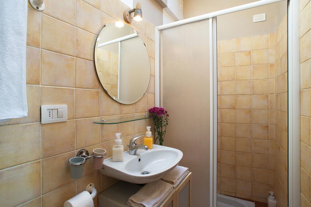 Skyline In Citta Studi A 1 Minuto Dal Metro Con Terrazzo Wi-fi E Netflix *