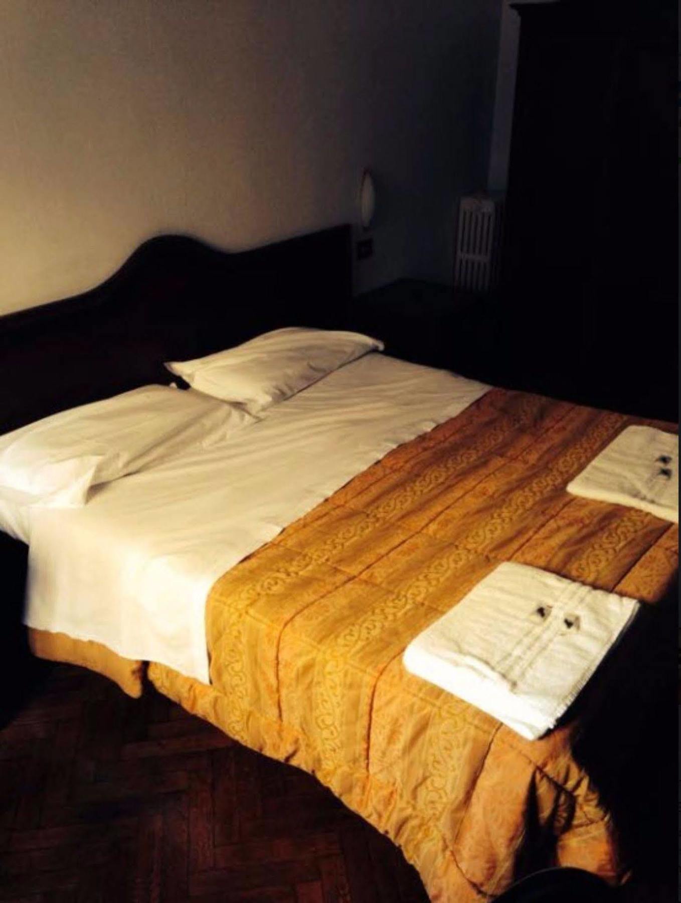 Medea Hotel 2*