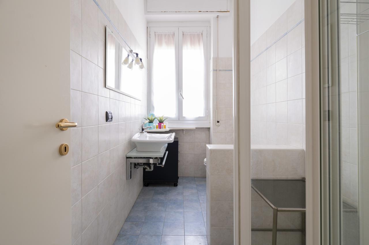 Via San Vincenzo Apartament -by Yoof * Milan