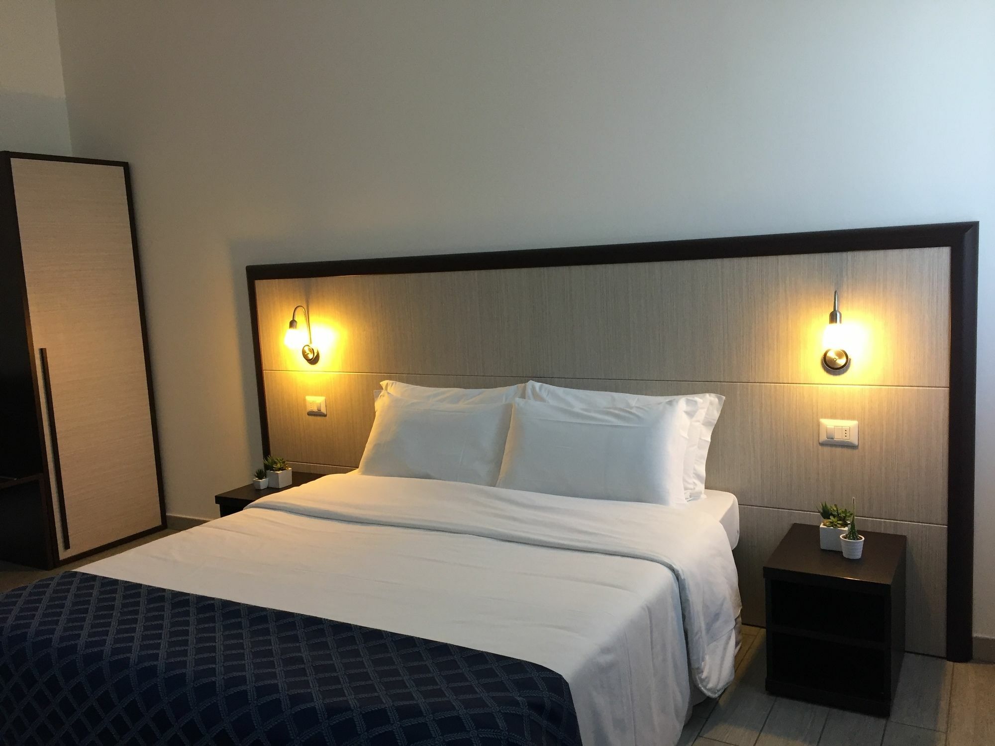 Esco Hotel
