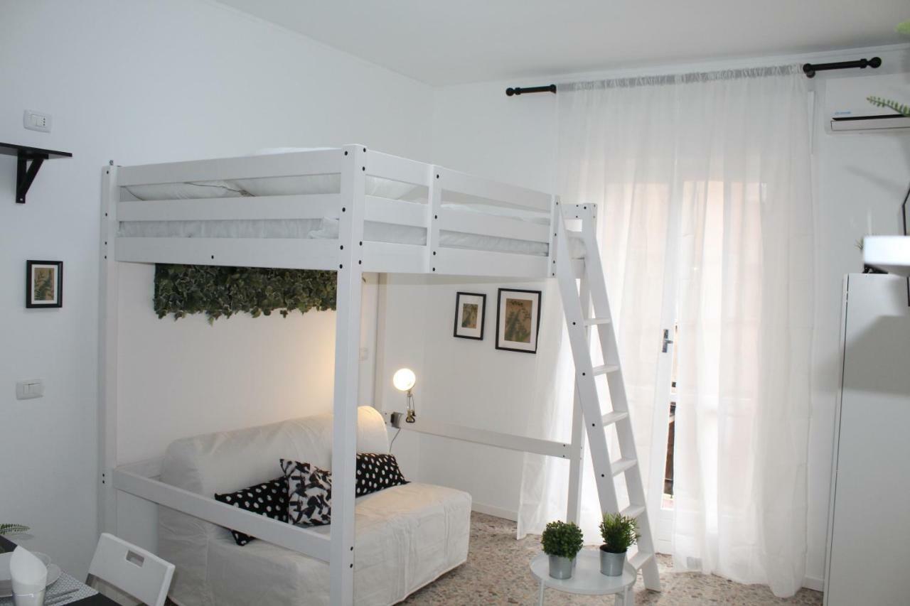 Anacreonte 7 * Milano