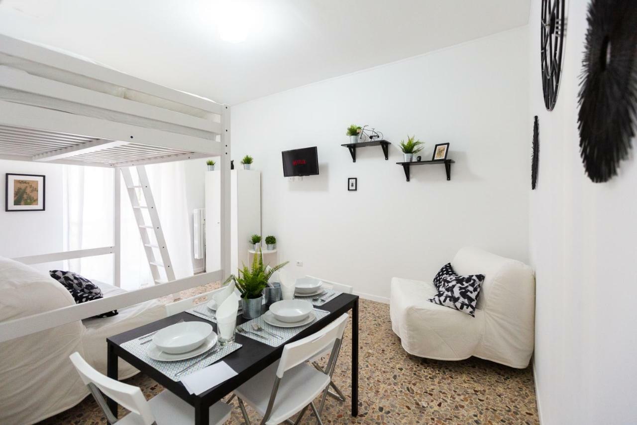 Anacreonte 7 * Milano