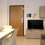 Super Milano Rogoredo Vacation Apartment - 4 People