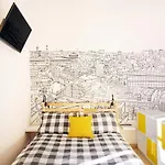 A Yellow Touch - Modern Studio In Isola Milano