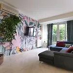 Prestige Boutique Homes - Garden & Pool