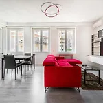 Garibaldi & Gae Aulenti Modern Apt With Private Parking!