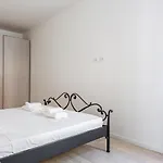 Guesthost - Milano Central Station Renovated Apt