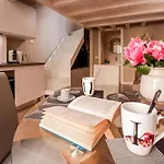 Joivy Sophisticated 2 Bedroom Loft For 4