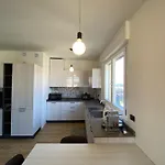 Xenia Apartments - Spacious & Comfortable Apt Near San Siro Stadium