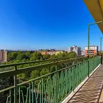 Sunny & Updated Flat With Panoramic City View 50M From M4 Stop