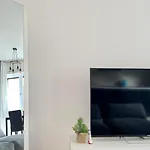 The White House, Modern Apartment In Center
