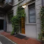 An Elegant Suite In Milan\'S Art District