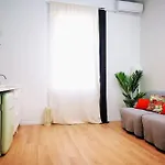 Sunny Flat 50 Meters From The Metro