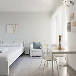 Bande Nere Mm1 - Modern Studio With Balcony!