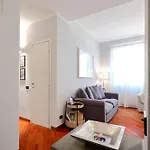 Xenia Apartments - Intimate Apartment 10 Min From Duomo