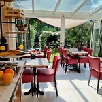 Hotel Charly