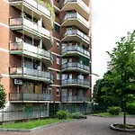 Lorenteggio-Piazza Frattini Balcony Apartment
