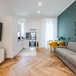 Central Modern 3-Room Flat - Near Metro & Park
