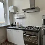 Grande Appartamento Vicino Il Centro E Aeroporto-6Pax