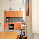 Joivy Bright & Cosy Flat Near The City Centre
