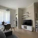 Solari Apartment, Milan Fashion Street