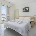 Easy Parking - 5 Min To Metro - Balcony - Quiet