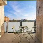 Easy Parking - 5 Min To Metro - Balcony - Quiet