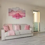 Pink Suite In Financial District 4 Pax