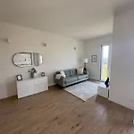 Milano Panorama Home - Luminous With Private Garage