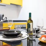Design Apartment I Steps From Fair & Metro