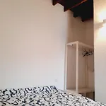 Flat In Milano, Isola