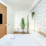 Comfort & Design Minutes Away From The Centre