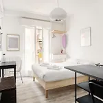 Joivy Stylish Double Studios Near Metro Station