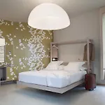 Nu Hotel