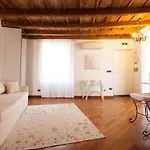 Ponte Vetero 11 Apartment