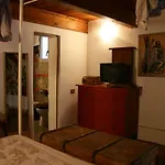 Central Apartment With Garden