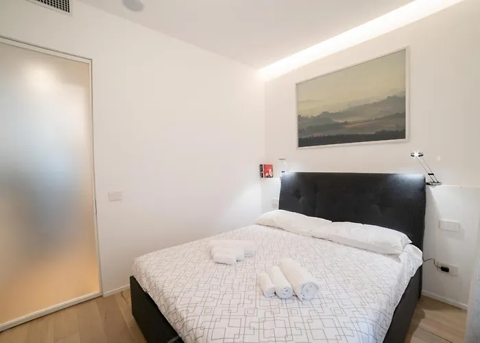 Navigli-Centro-Universita, Amazing New Apartment
