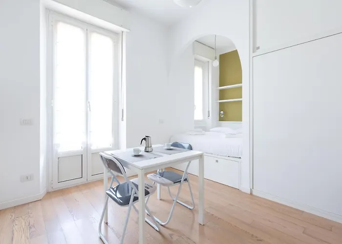 Porta Nuova Bright Studio With Balcony